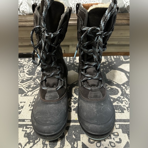 Clarks Shoes - Clarks Snow Boots.  Worn Once.  size 9.5 Womens